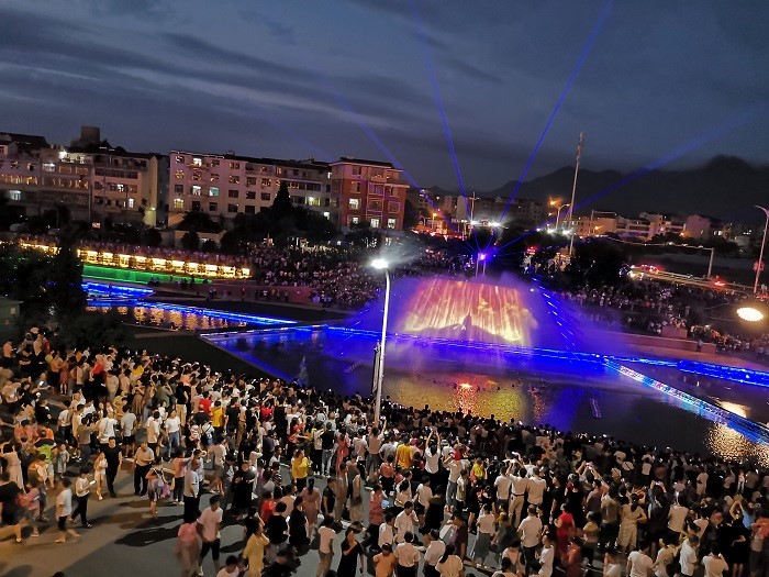 當(dāng)水景碰上照明，美得一塌糊涂！03