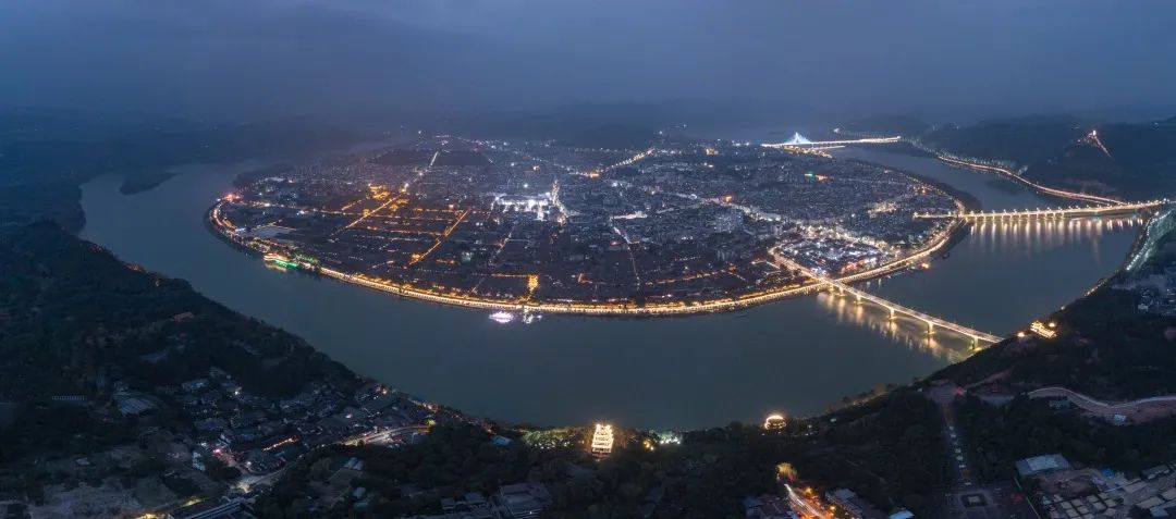 信達(dá)作品 | 四川閬中古城“閬苑不夜天 嘉陵江山游”照明工程及景觀提升項(xiàng)目
